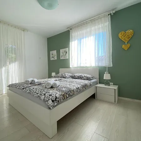 Zdenka Apartment *